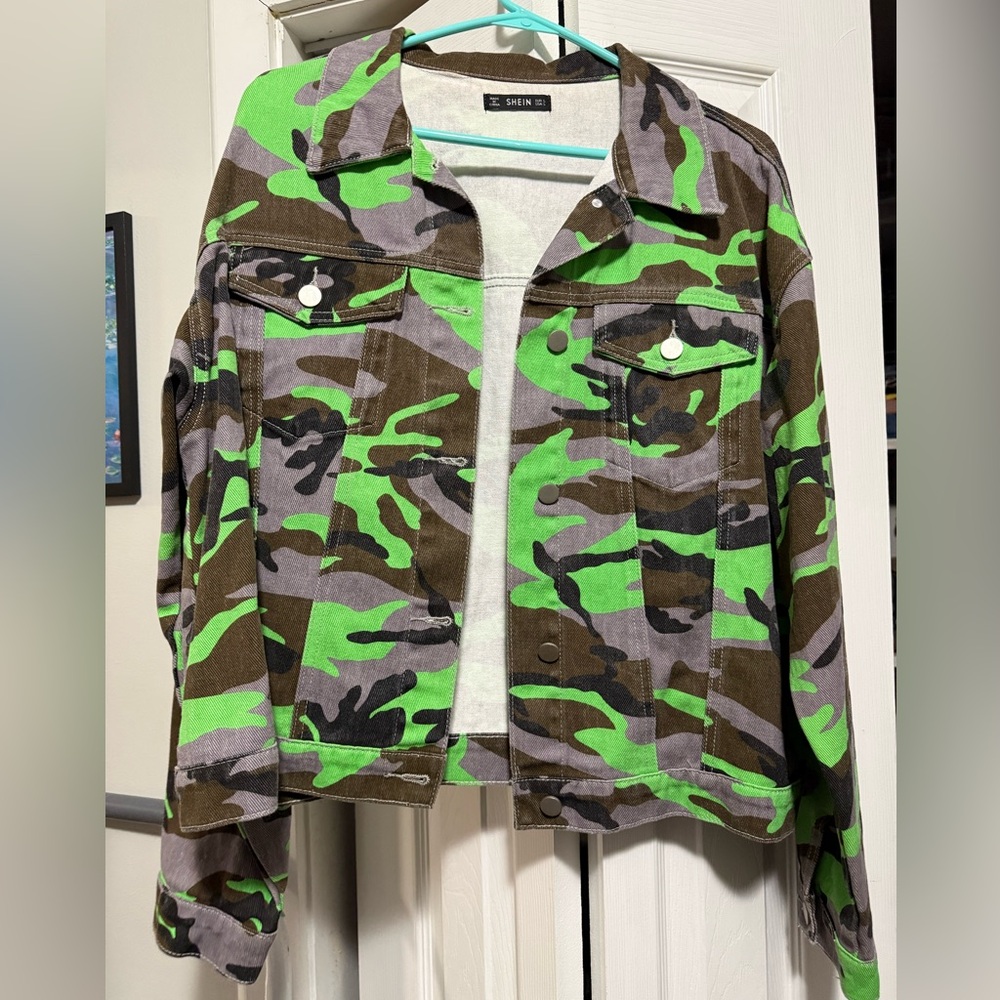SHEIN Vibrant Camouflage Jean Jacket